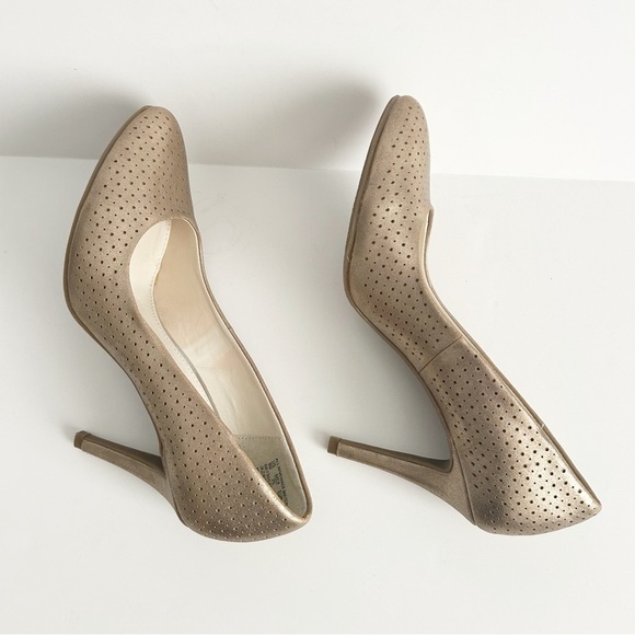 Metaphor Gold Heels | Size 8 - Picture 5 of 7